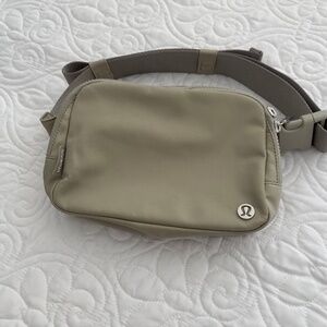 Lululemon Everywhere Belt Bag